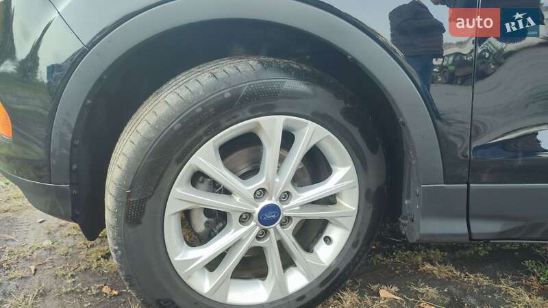 Внедорожник / Кроссовер Ford Escape 2017 в Чернигове