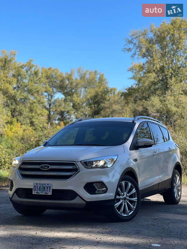 Внедорожник / Кроссовер Ford Escape 2017 в Кременчуге