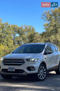 Внедорожник / Кроссовер Ford Escape 2017 в 