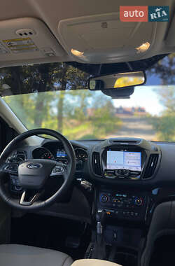 Внедорожник / Кроссовер Ford Escape 2017 в 