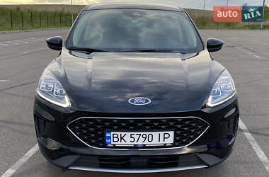 Внедорожник / Кроссовер Ford Escape 2020 в 