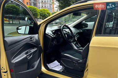 Внедорожник / Кроссовер Ford Escape 2014 в 