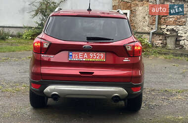 Внедорожник / Кроссовер Ford Escape 2019 в 