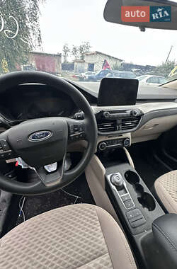 Позашляховик / Кросовер Ford Escape 2020 в 
