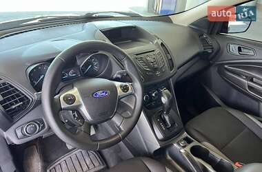 Внедорожник / Кроссовер Ford Escape 2016 в 