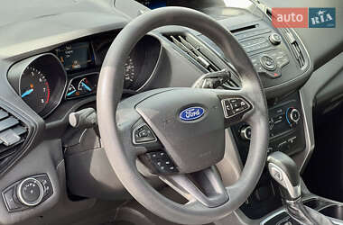 Внедорожник / Кроссовер Ford Escape 2017 в 