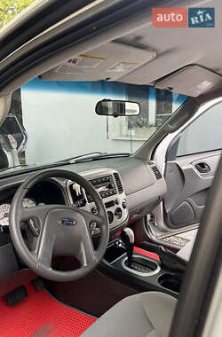 Внедорожник / Кроссовер Ford Escape 2006 в 