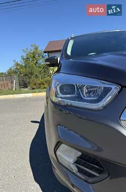 Внедорожник / Кроссовер Ford Escape 2017 в 