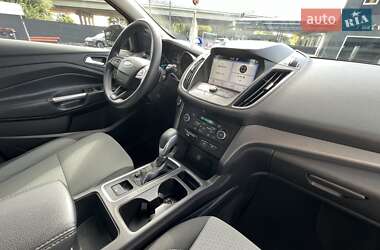 Позашляховик / Кросовер Ford Escape 2018 в 
