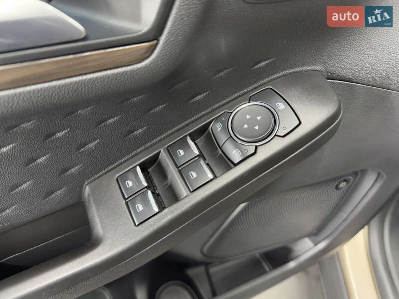 Внедорожник / Кроссовер Ford Escape 2020 в Киеве