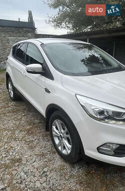 Внедорожник / Кроссовер Ford Escape 2019 в 
