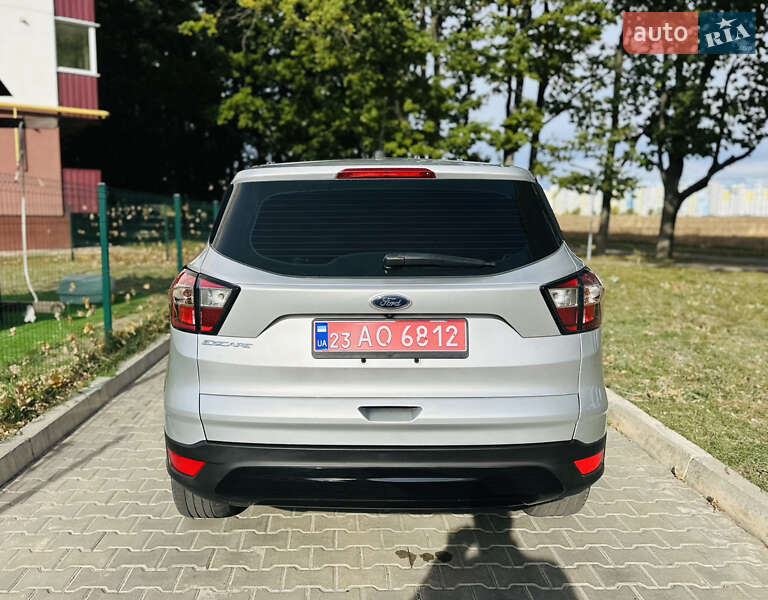 Внедорожник / Кроссовер Ford Escape 2017 в Полтаве