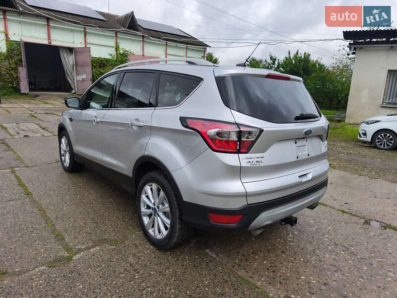 Внедорожник / Кроссовер Ford Escape 2017 в Стрые