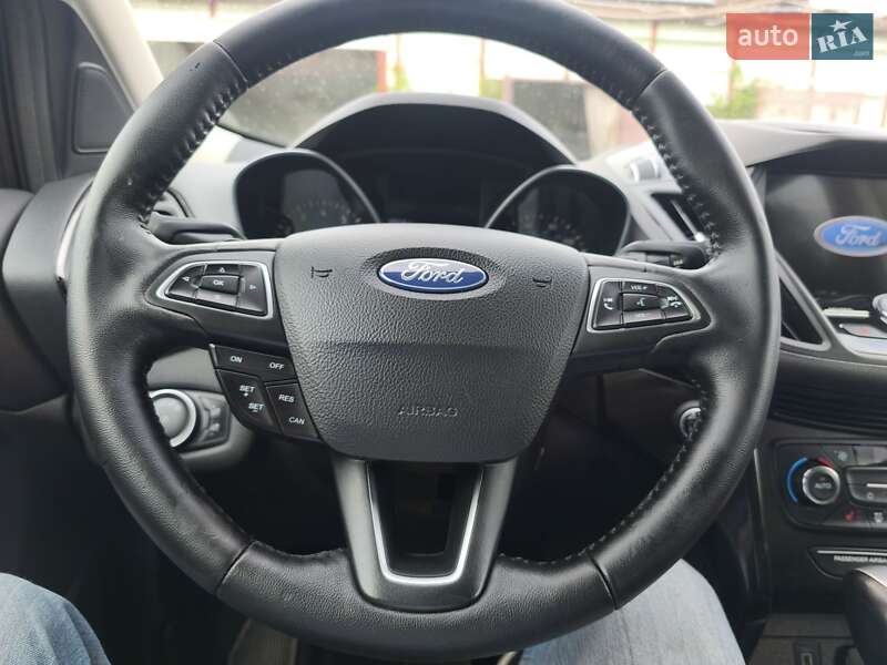 Внедорожник / Кроссовер Ford Escape 2017 в Стрые