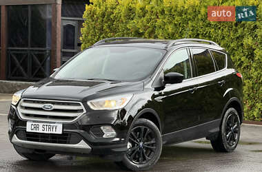 Внедорожник / Кроссовер Ford Escape 2018 в 