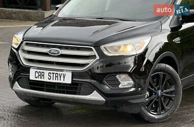 Внедорожник / Кроссовер Ford Escape 2018 в 