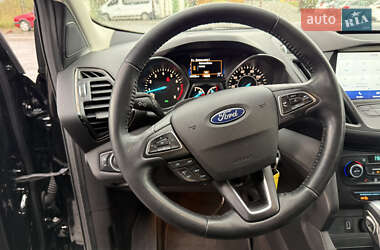 Внедорожник / Кроссовер Ford Escape 2018 в 