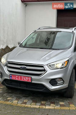 Позашляховик / Кросовер Ford Escape 2017 в Трускавці