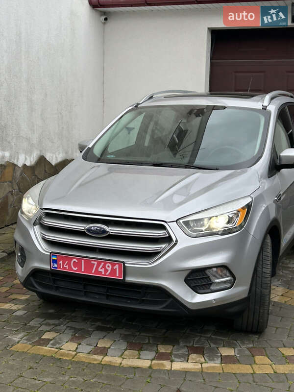 Внедорожник / Кроссовер Ford Escape 2017 в 