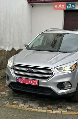 Внедорожник / Кроссовер Ford Escape 2017 в 
