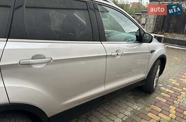 Внедорожник / Кроссовер Ford Escape 2017 в 