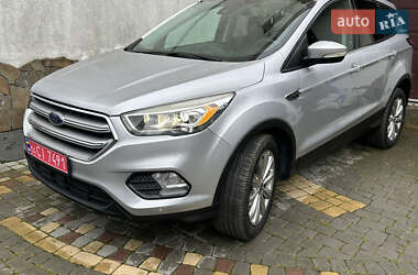 Внедорожник / Кроссовер Ford Escape 2017 в 