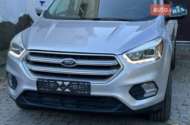 Внедорожник / Кроссовер Ford Escape 2017 в 