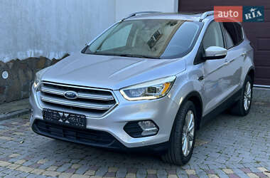 Внедорожник / Кроссовер Ford Escape 2017 в 