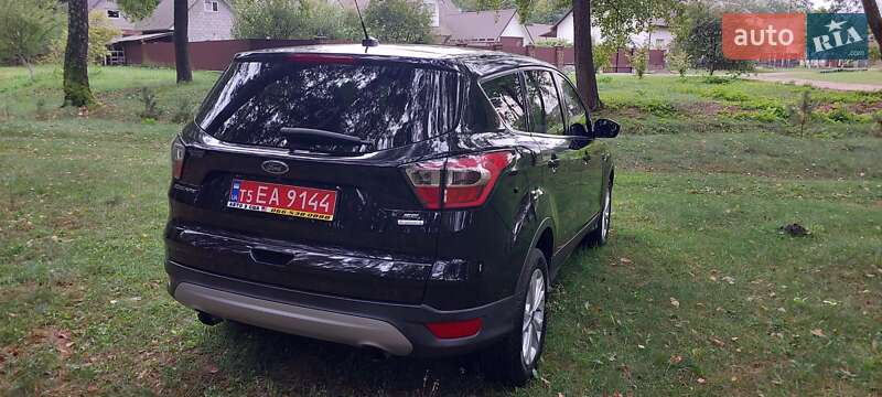 Позашляховик / Кросовер Ford Escape 2017 в Дубні