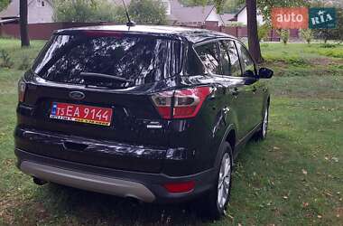 Позашляховик / Кросовер Ford Escape 2017 в 