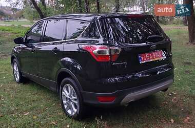 Позашляховик / Кросовер Ford Escape 2017 в 