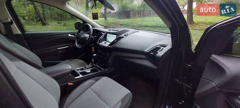 Позашляховик / Кросовер Ford Escape 2017 в Дубні