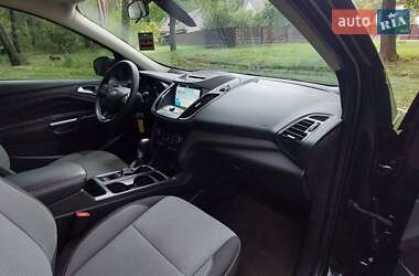 Позашляховик / Кросовер Ford Escape 2017 в 
