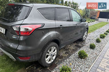 Внедорожник / Кроссовер Ford Escape 2017 в 