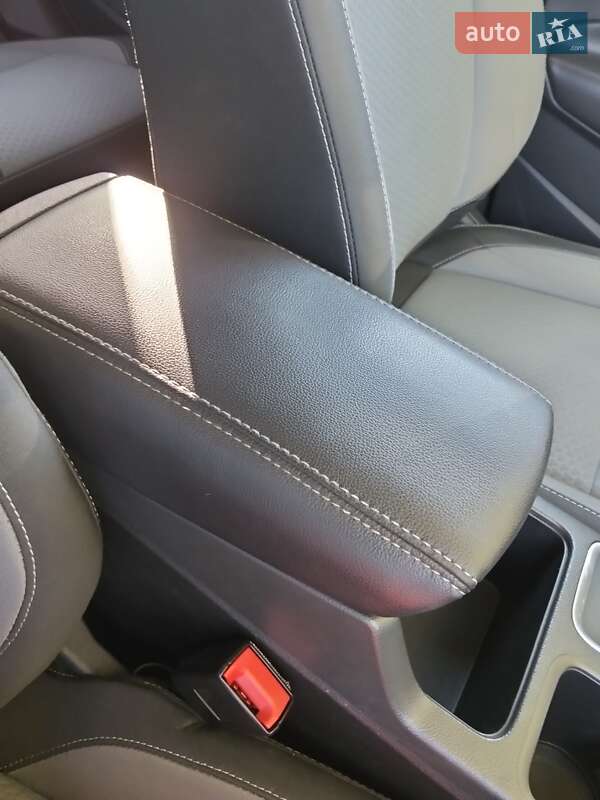 Позашляховик / Кросовер Ford Escape 2016 в Харкові