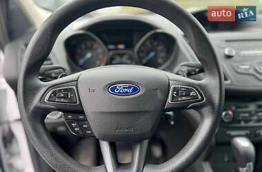 Внедорожник / Кроссовер Ford Escape 2017 в 