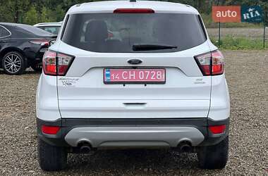 Внедорожник / Кроссовер Ford Escape 2017 в 