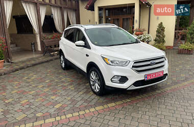 Внедорожник / Кроссовер Ford Escape 2017 в Ивано-Франковске
