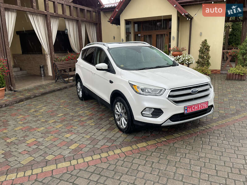 Внедорожник / Кроссовер Ford Escape 2017 в 
