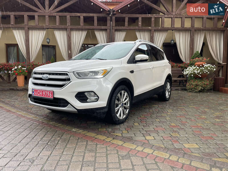Внедорожник / Кроссовер Ford Escape 2017 в Ивано-Франковске