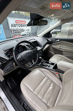 Внедорожник / Кроссовер Ford Escape 2017 в 