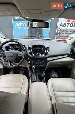 Внедорожник / Кроссовер Ford Escape 2017 в 