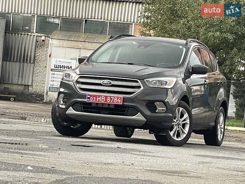 Внедорожник / Кроссовер Ford Escape 2018 в 