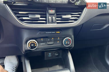 Позашляховик / Кросовер Ford Escape 2022 в 