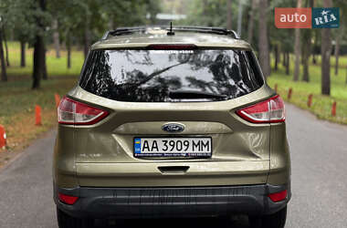 Внедорожник / Кроссовер Ford Escape 2014 в 