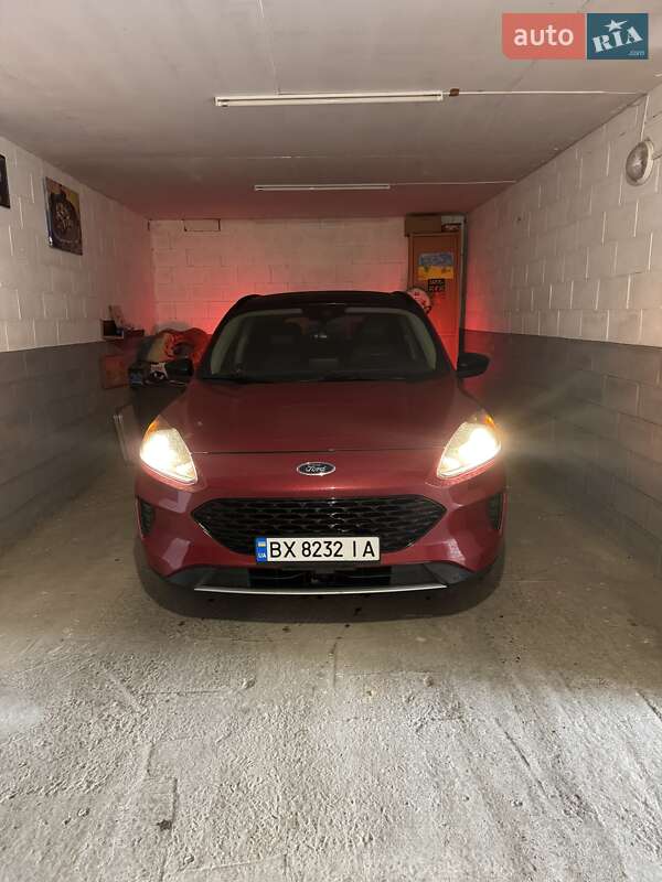 Внедорожник / Кроссовер Ford Escape 2020 в Нетешине