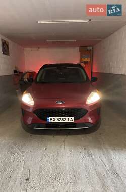 Внедорожник / Кроссовер Ford Escape 2020 в 