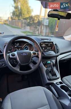 Позашляховик / Кросовер Ford Escape 2015 в 