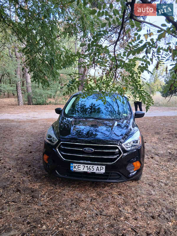 Внедорожник / Кроссовер Ford Escape 2017 в 