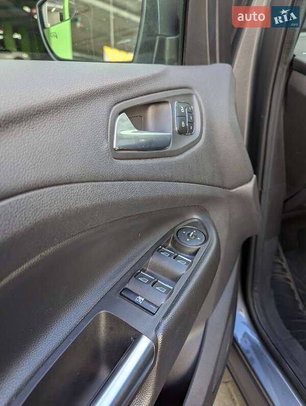 Внедорожник / Кроссовер Ford Escape 2014 в Киеве